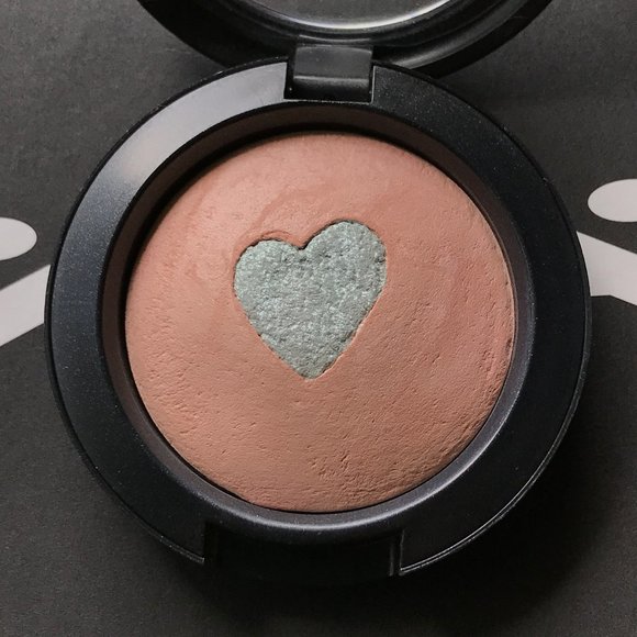 MAC Mineralize Blush Miss Behave 🧡🤍 - Picture 1 of 4